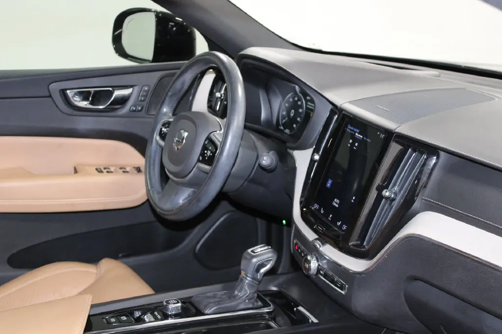2020 Volvo XC60 - $20,558
