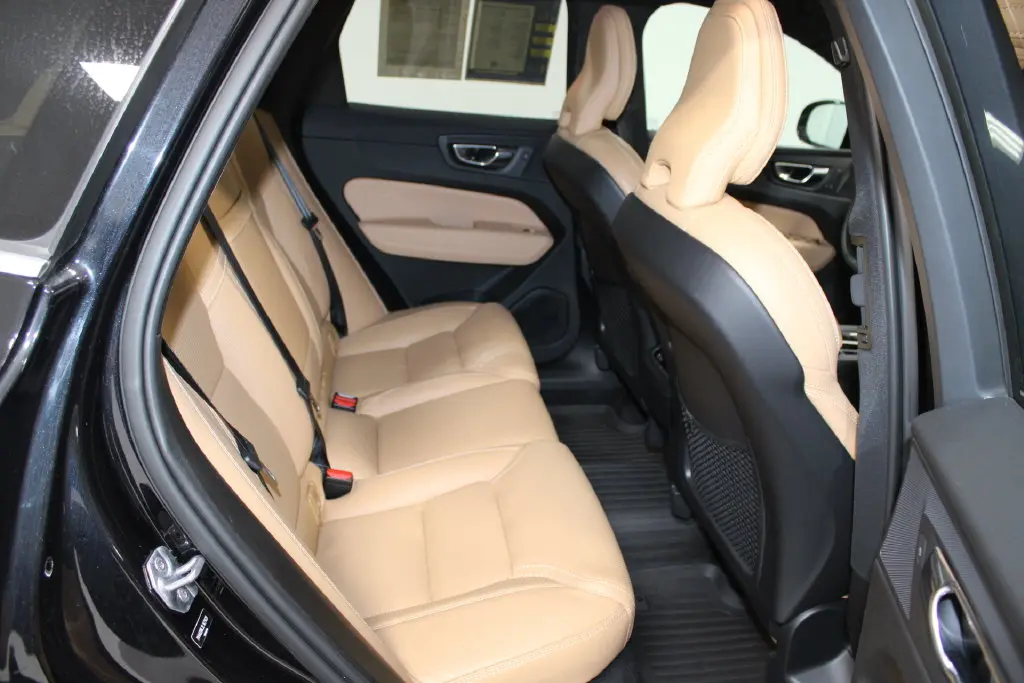 2020 Volvo XC60 - $20,558
