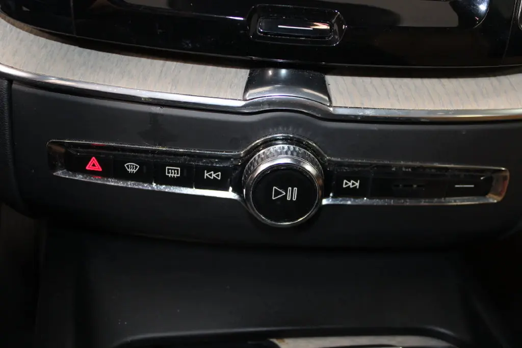 2020 Volvo XC60 - $20,558