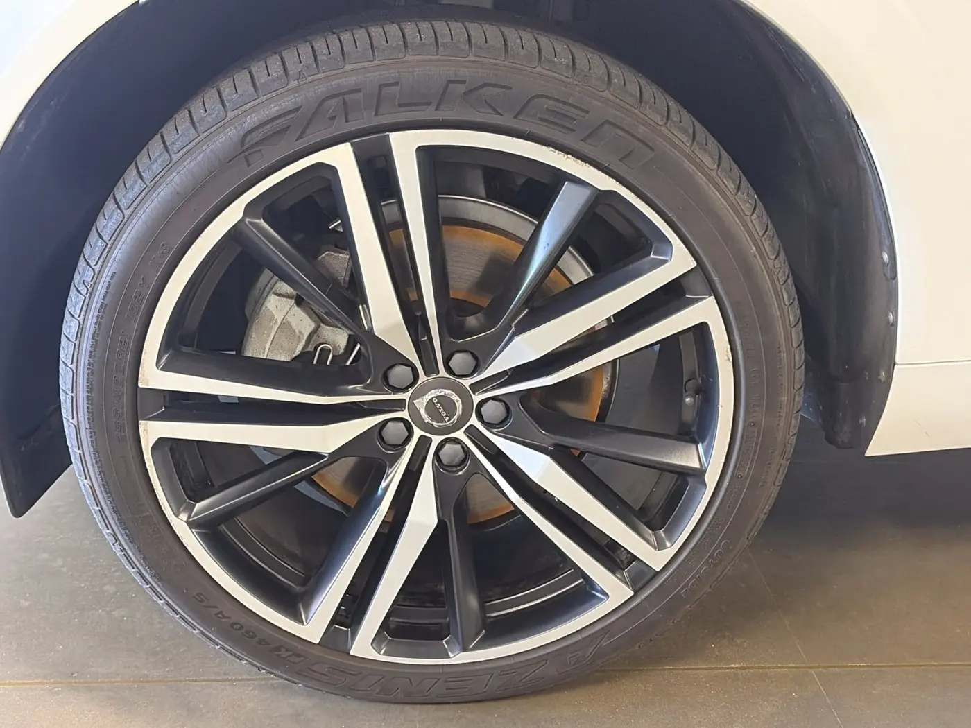 2019 Volvo XC60 - $24,500