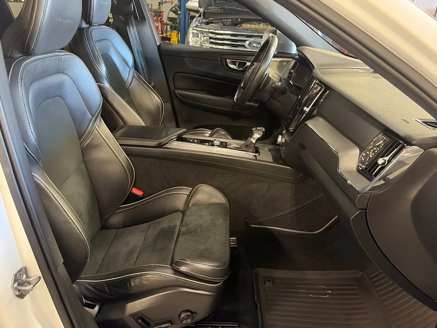 2019 Volvo XC60 - $24,500