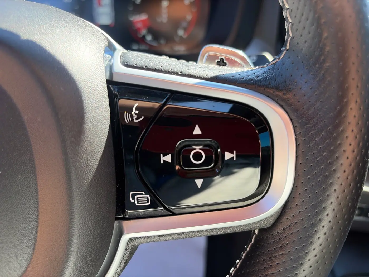 2019 Volvo XC60 - $24,500