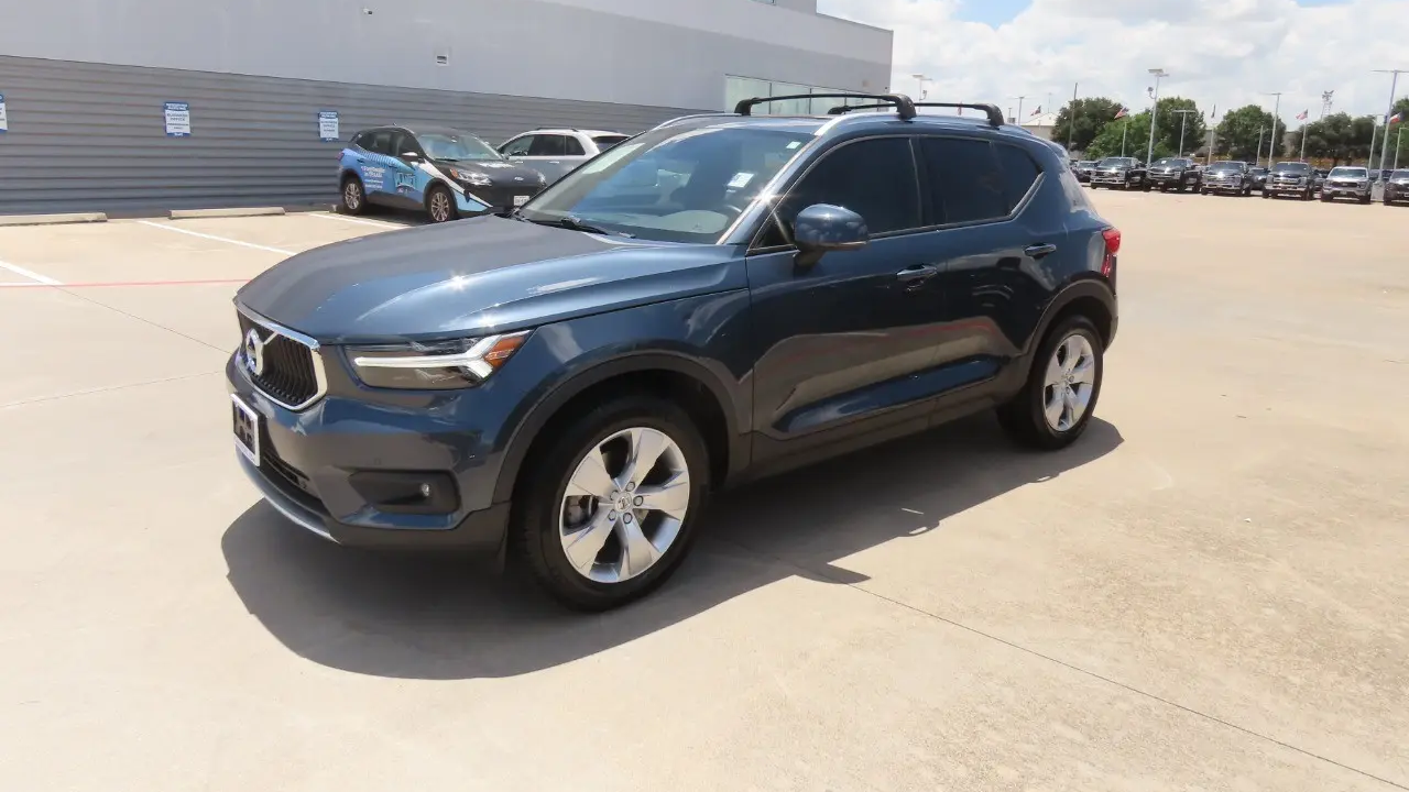 2021 Volvo XC40 T4 Momentum