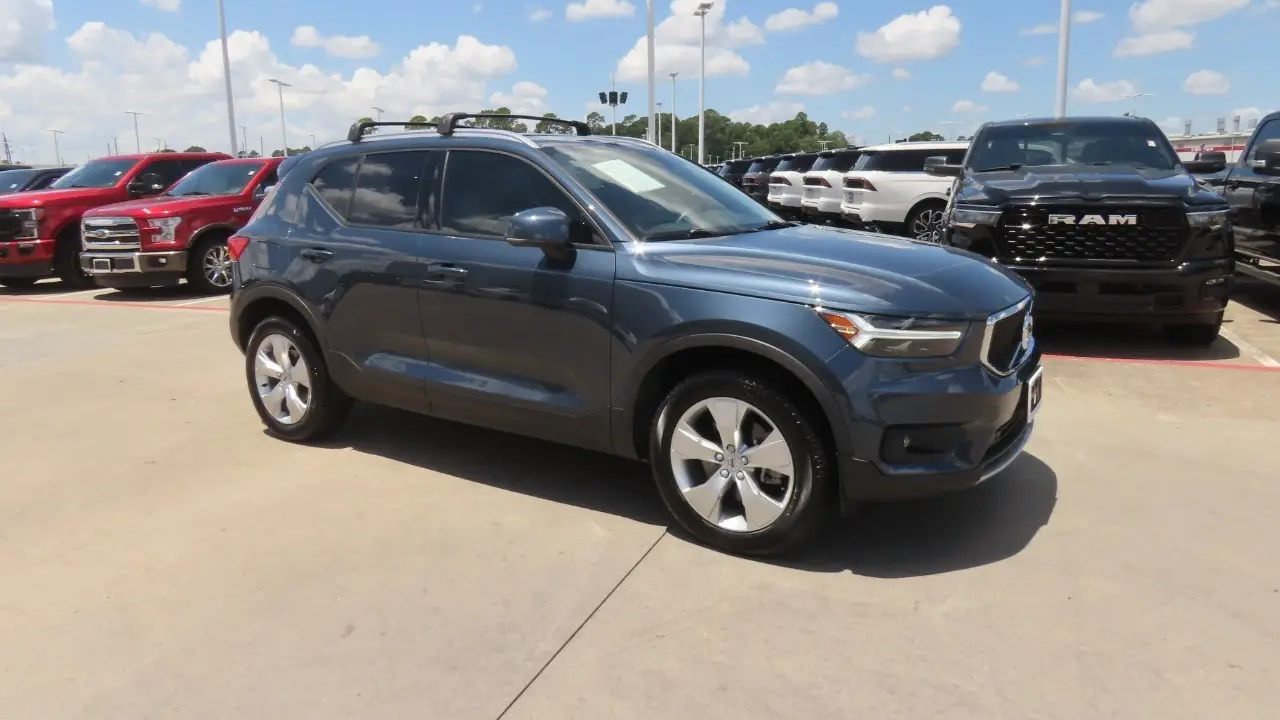2021 Volvo XC40 T4 Momentum