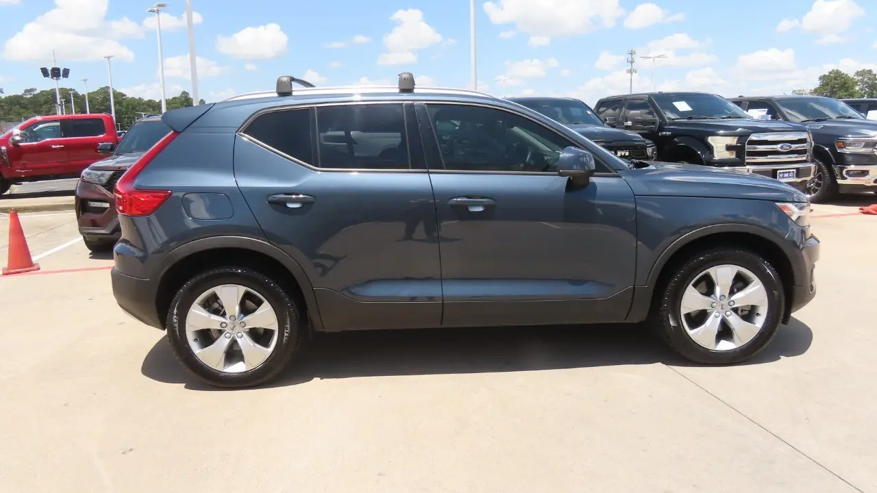 2021 Volvo XC40 T4 Momentum