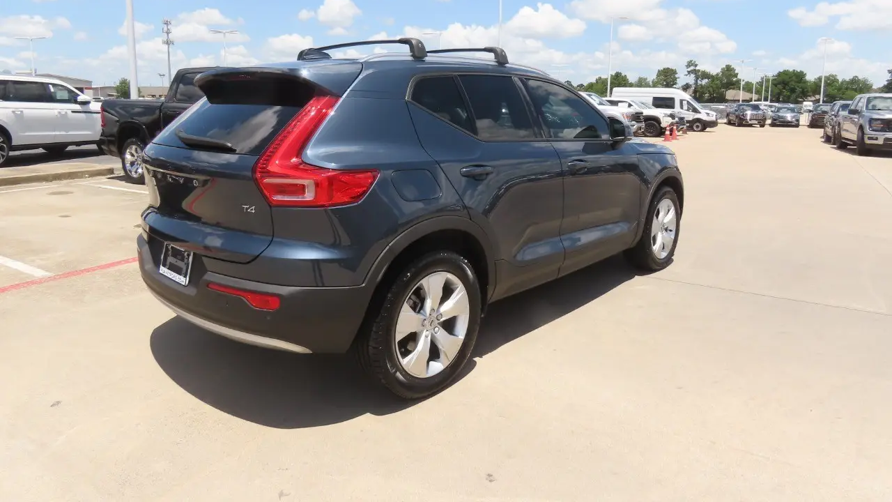 2021 Volvo XC40 T4 Momentum