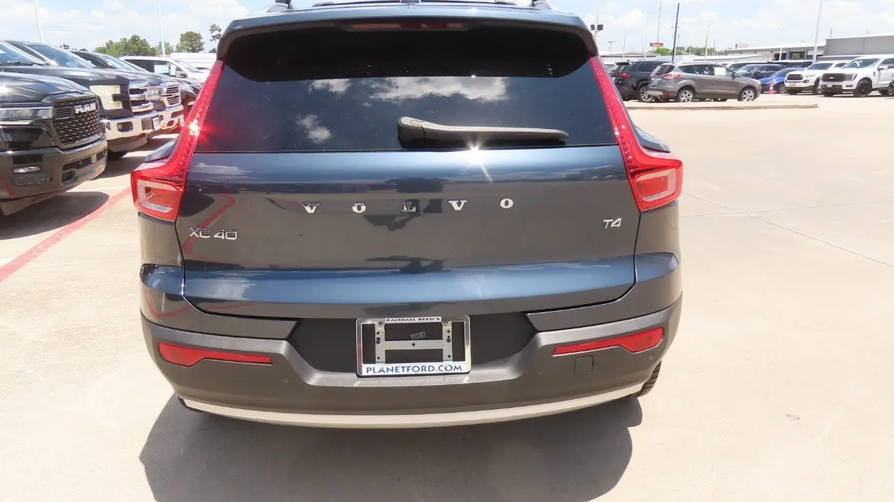 2021 Volvo XC40 T4 Momentum