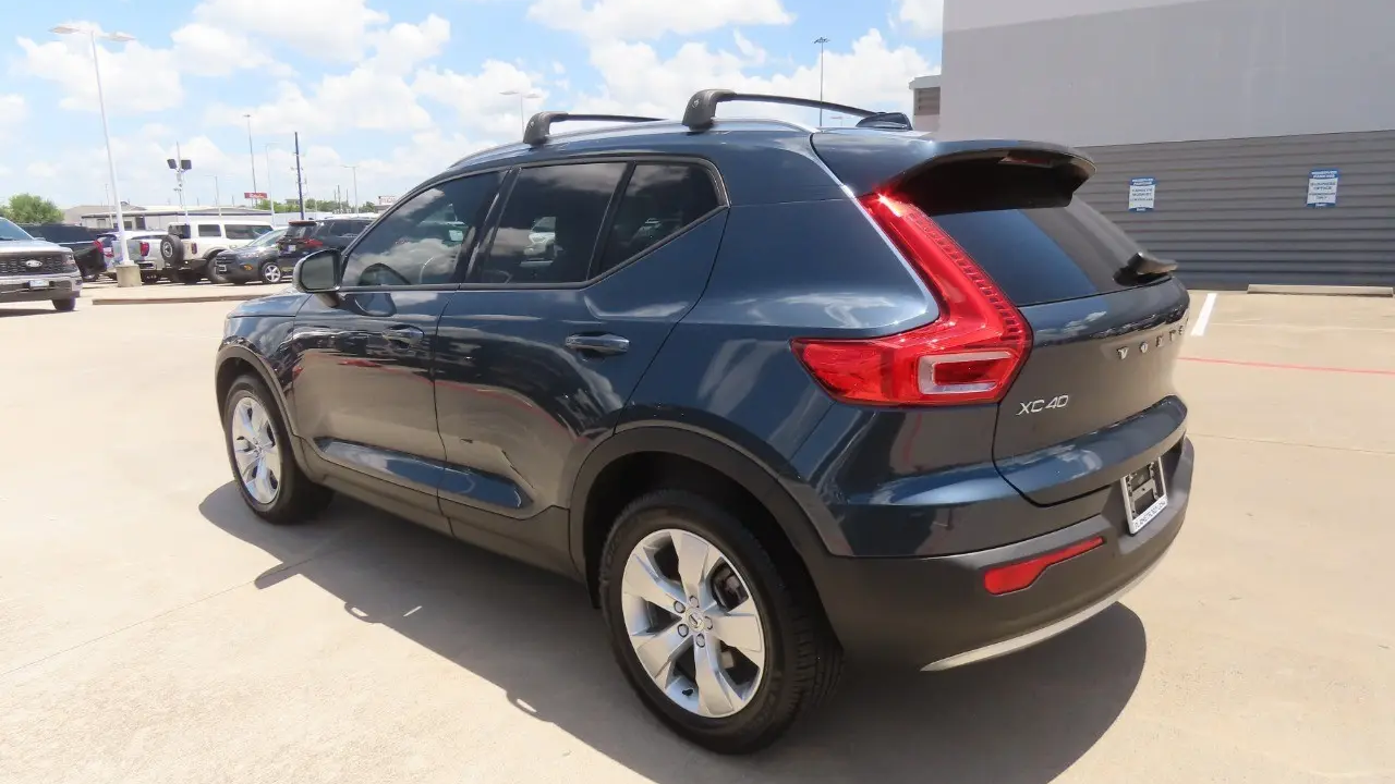 2021 Volvo XC40 T4 Momentum