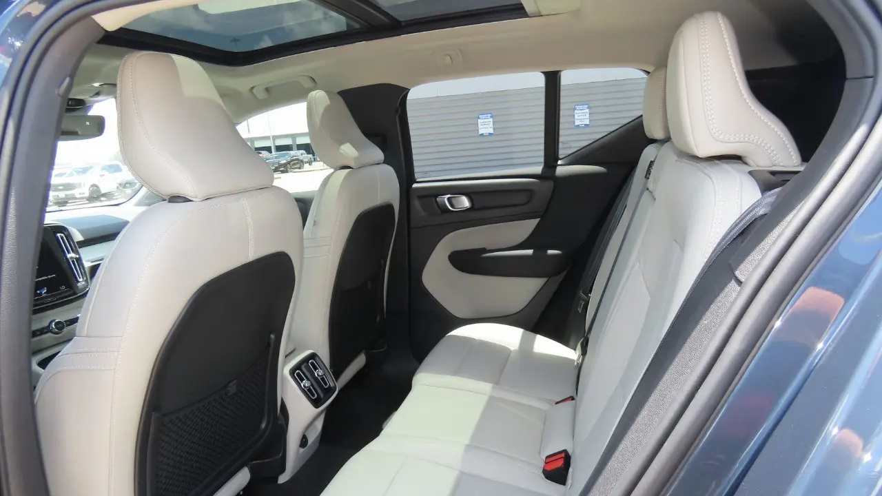 2021 Volvo XC40 T4 Momentum