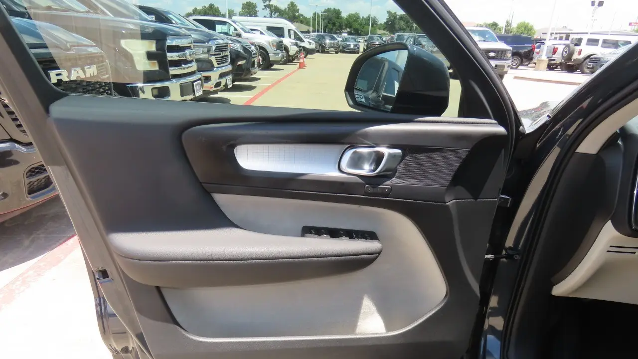 2021 Volvo XC40 T4 Momentum