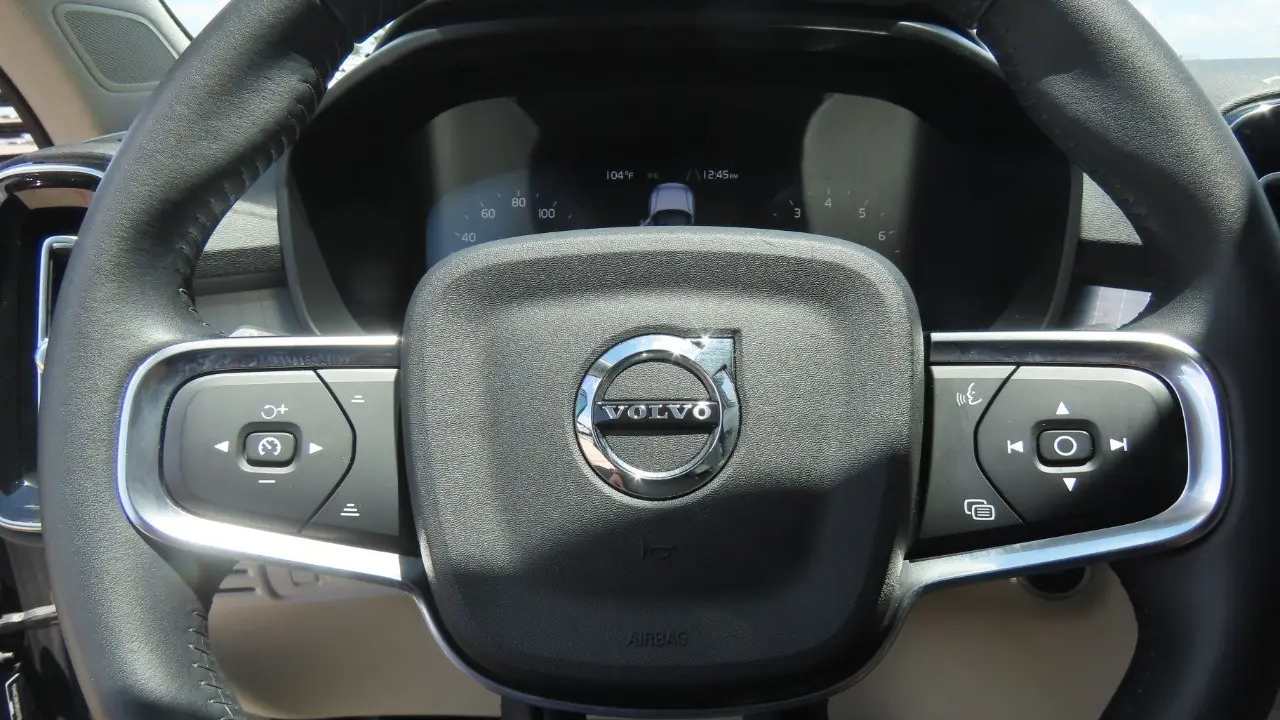 2021 Volvo XC40 T4 Momentum