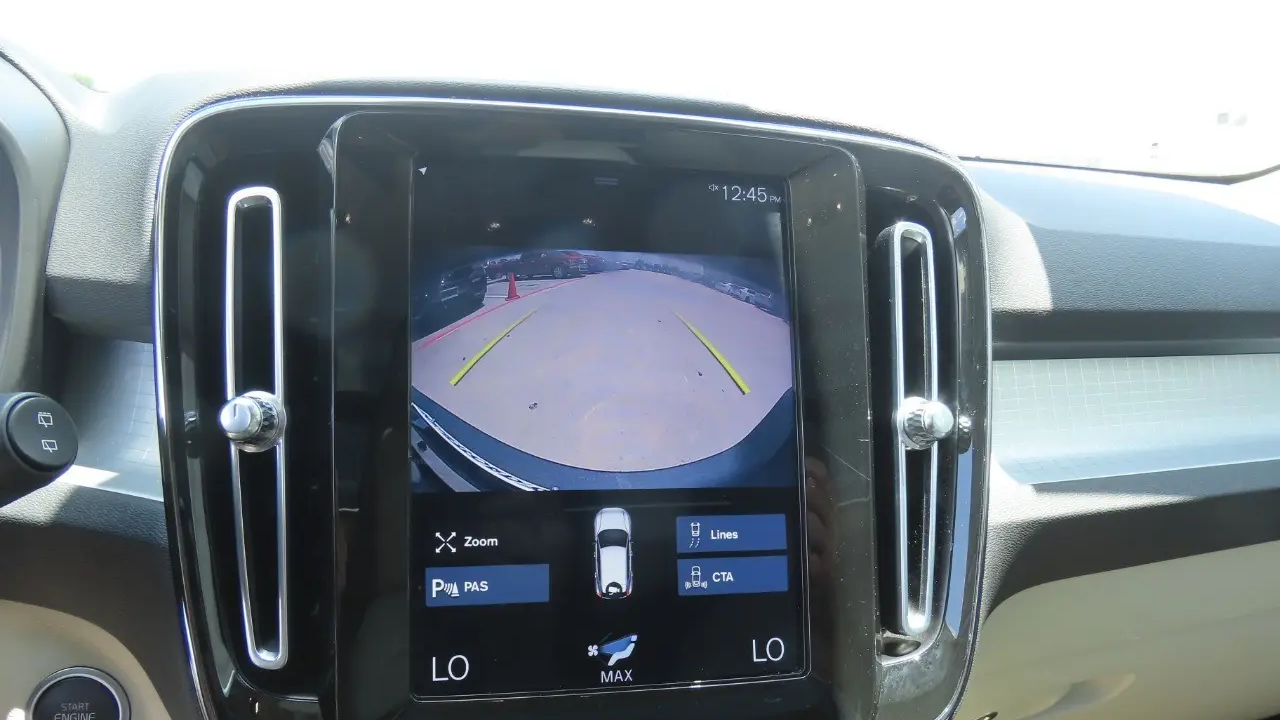 2021 Volvo XC40 T4 Momentum