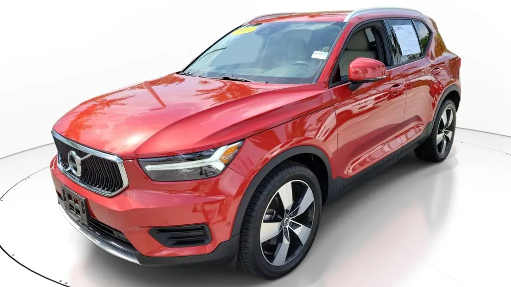 2019 Volvo XC40 T4 Momentum