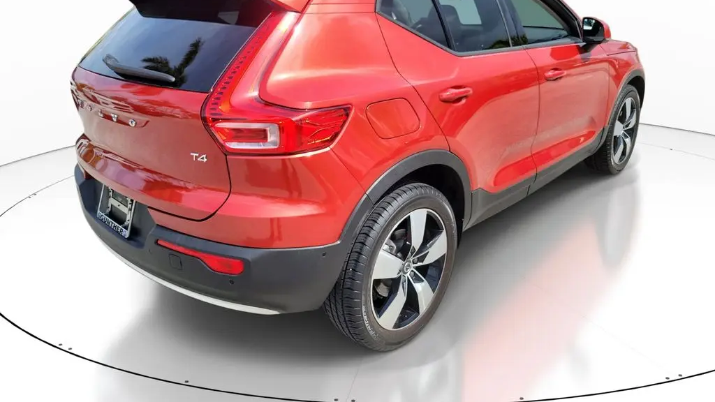 2019 Volvo XC40 T4 Momentum