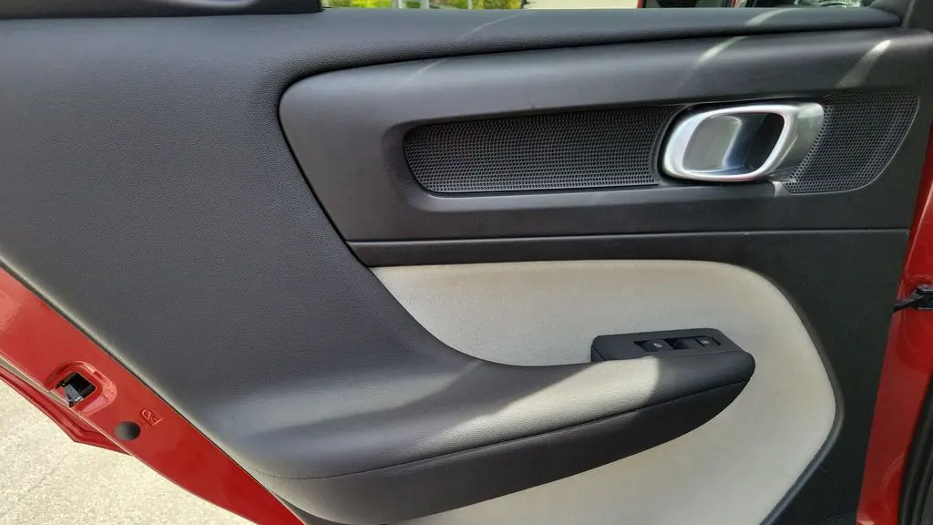 2019 Volvo XC40 T4 Momentum