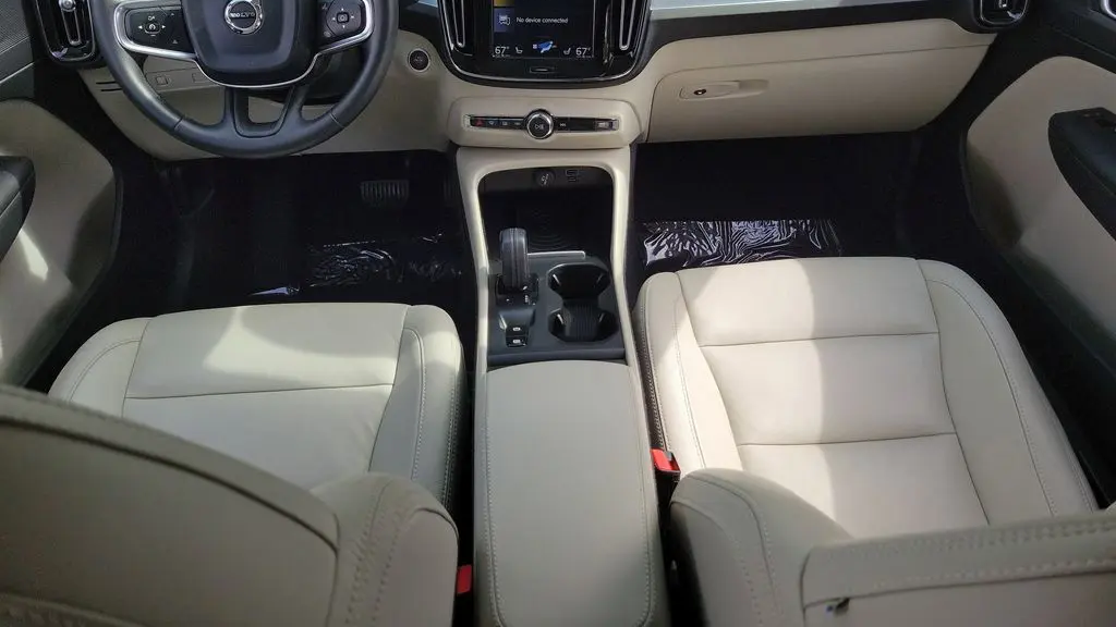 2019 Volvo XC40 T4 Momentum