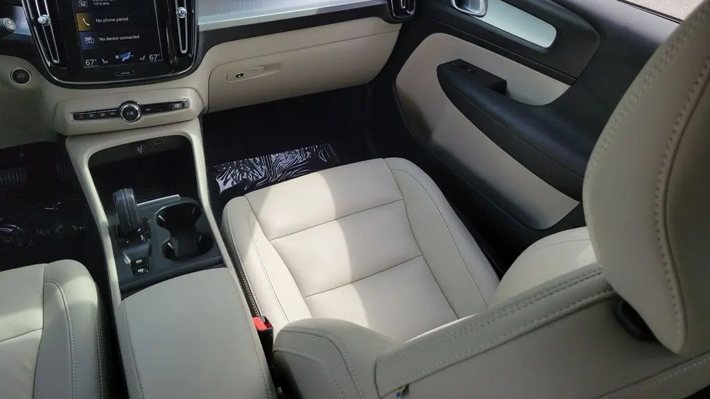 2019 Volvo XC40 T4 Momentum