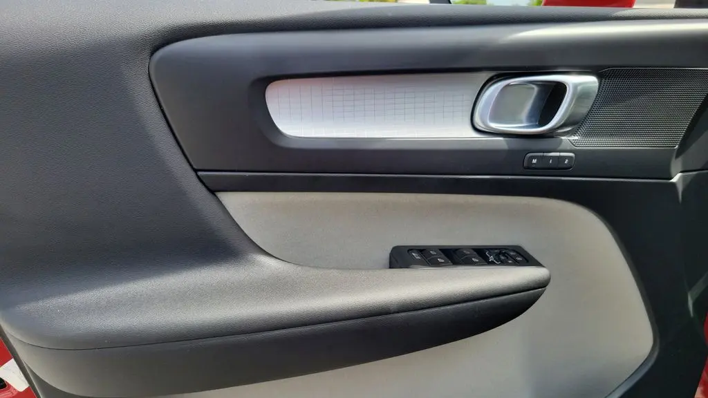 2019 Volvo XC40 T4 Momentum