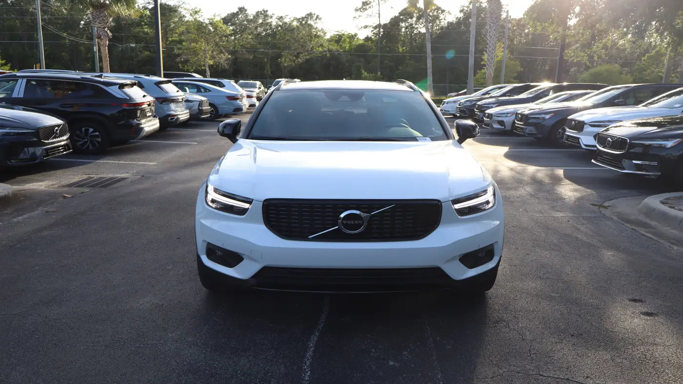 2022 Volvo XC40 T4 R-Design