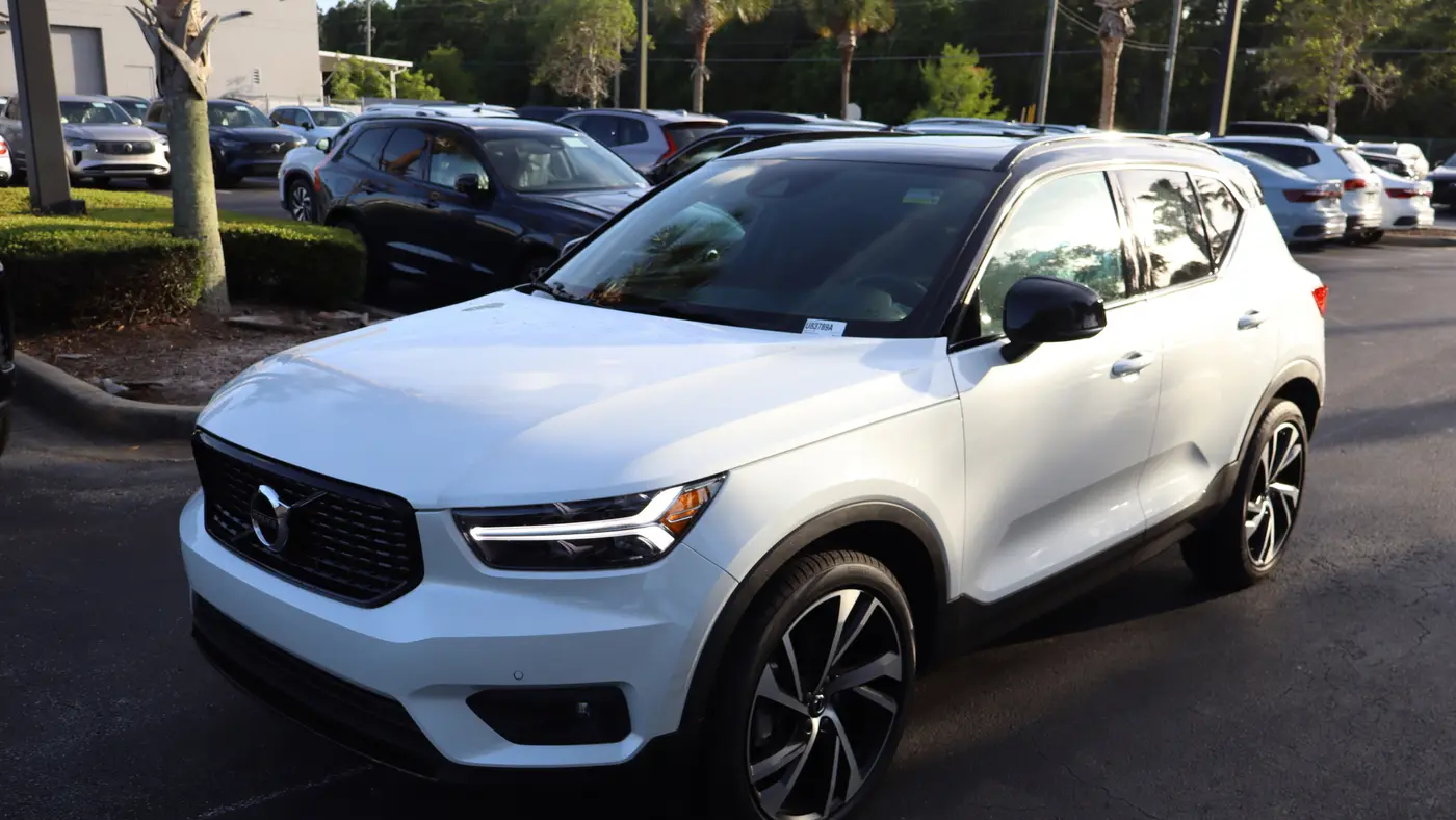 2022 Volvo XC40 T4 R-Design