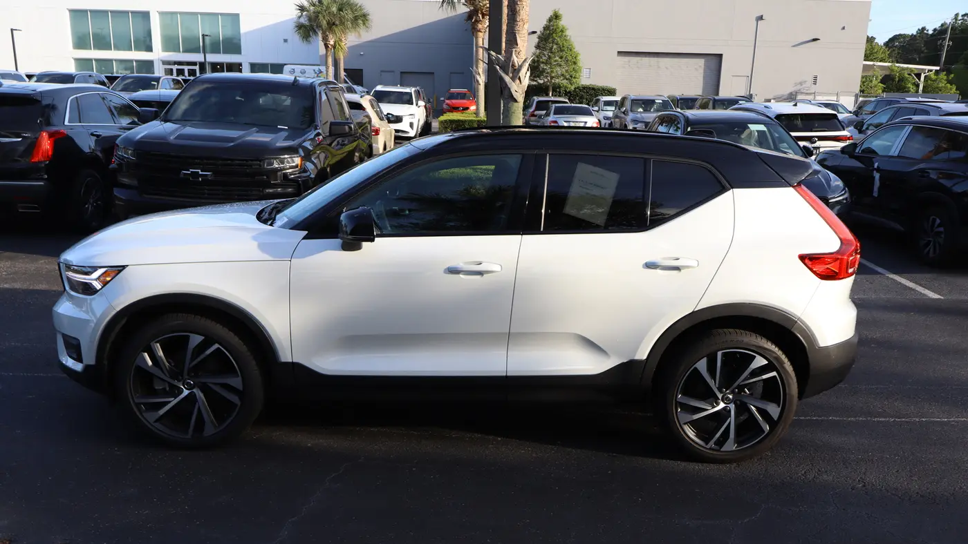 2022 Volvo XC40 T4 R-Design