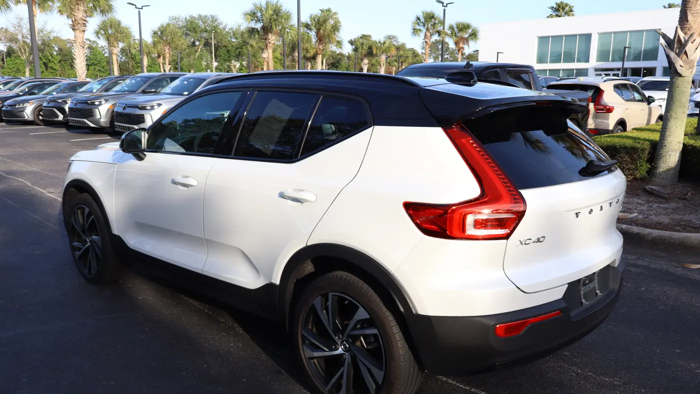 2022 Volvo XC40 T4 R-Design