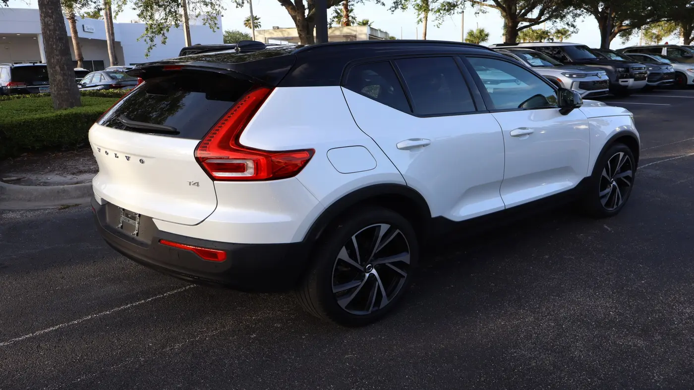 2022 Volvo XC40 T4 R-Design