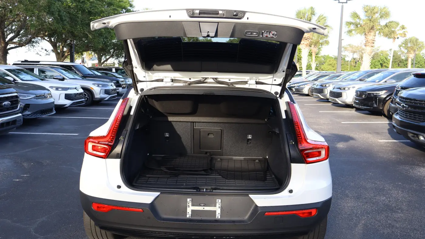 2022 Volvo XC40 T4 R-Design