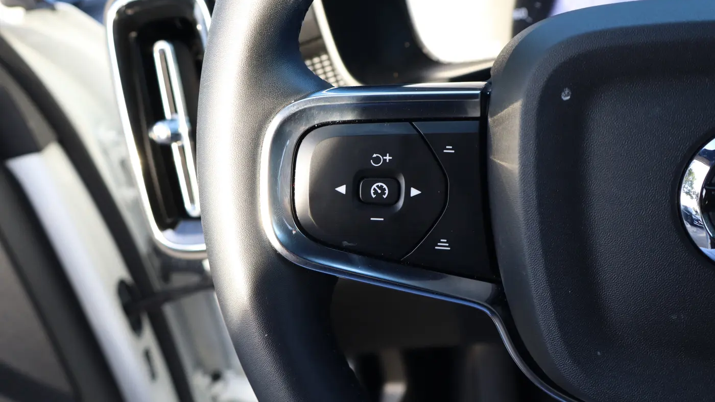 2022 Volvo XC40 T4 R-Design