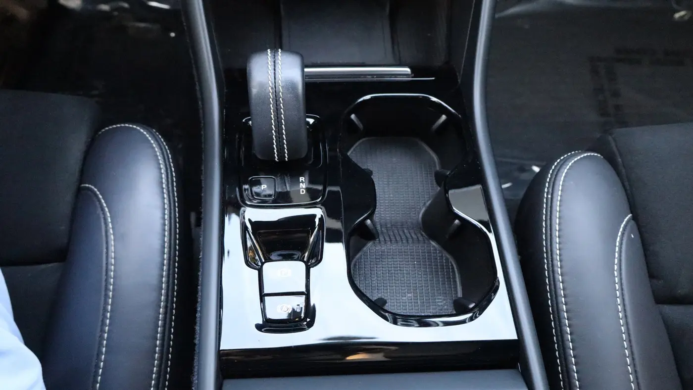 2022 Volvo XC40 T4 R-Design