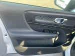 2020 XC40 Thumbnail 15