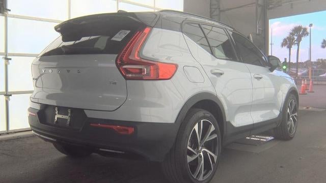 2022 Volvo XC40 T4 R-Design