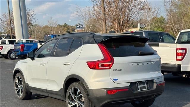 2022 Volvo XC40 T4 R-Design