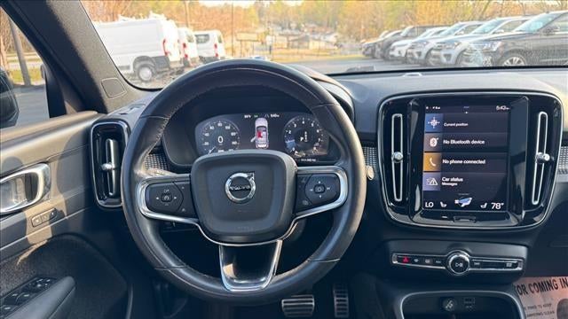 2022 Volvo XC40 T4 R-Design