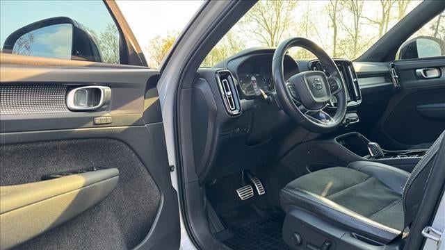 2022 Volvo XC40 T4 R-Design