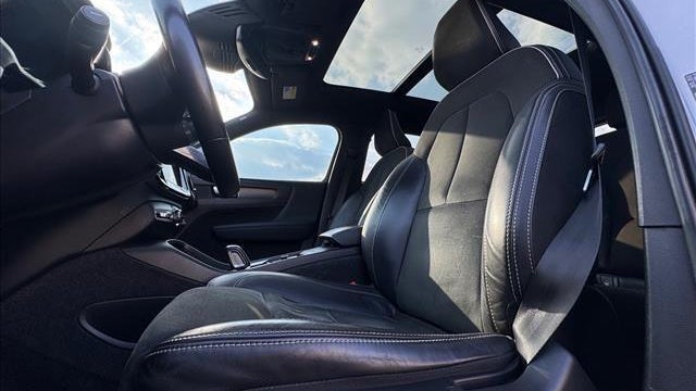 2022 Volvo XC40 T4 R-Design