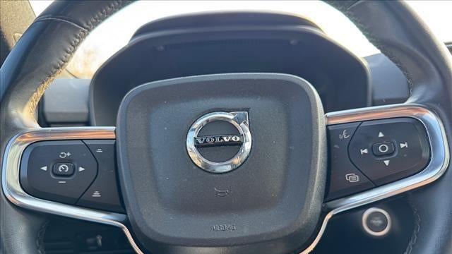 2022 Volvo XC40 T4 R-Design