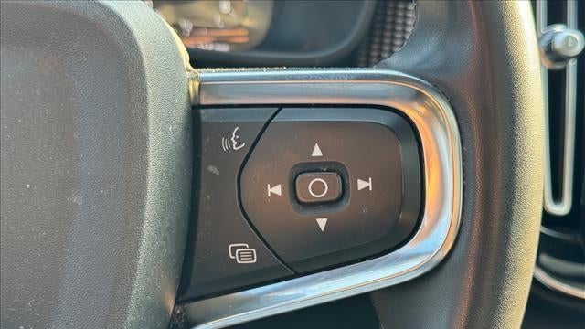 2022 Volvo XC40 T4 R-Design
