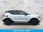 2019 XC40 Thumbnail 4