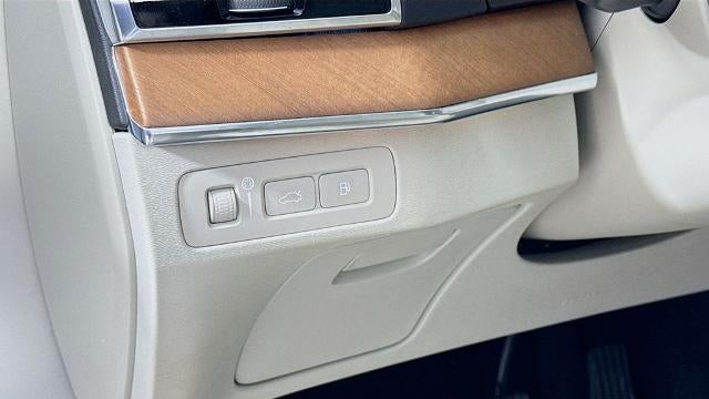2017 Volvo XC90 T8 eAWD Inscription