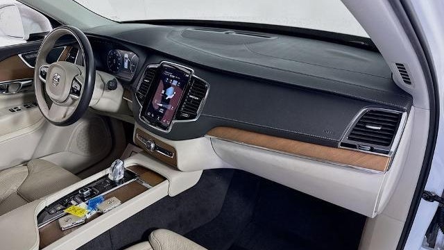 2017 Volvo XC90 T8 eAWD Inscription