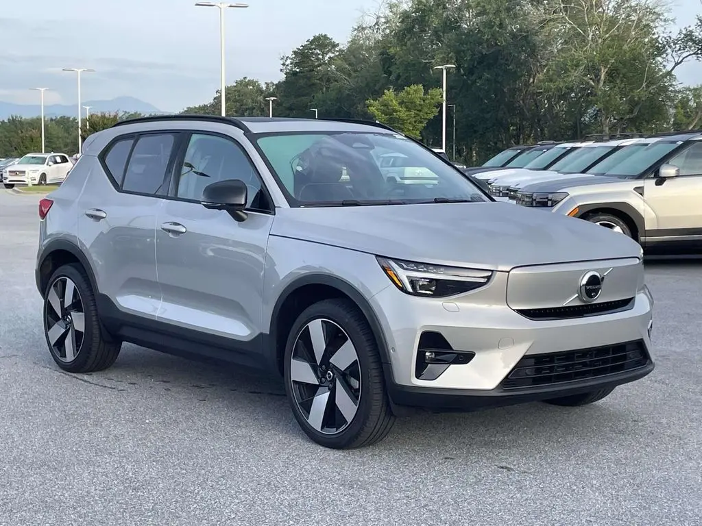 2023 Volvo XC40