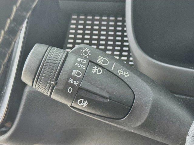 2021 Volvo XC40 - $22,869