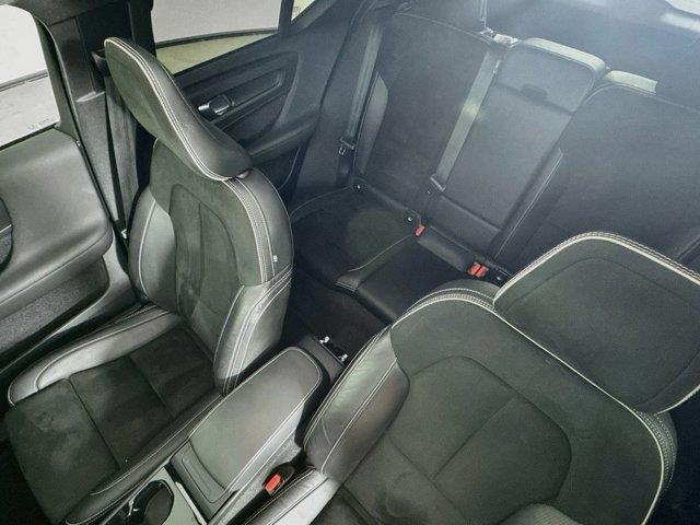 2021 Volvo XC40 - $22,869