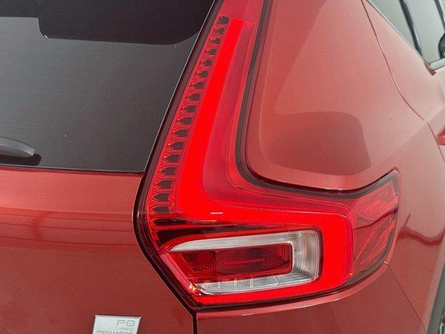 2021 Volvo XC40 - $22,869