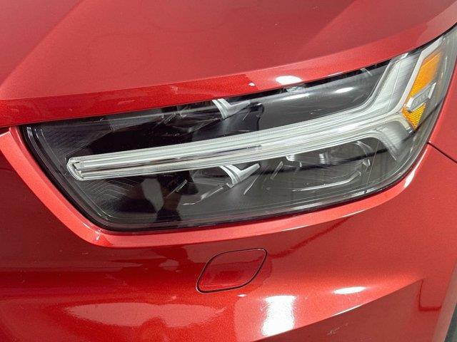 2021 Volvo XC40 - $22,869