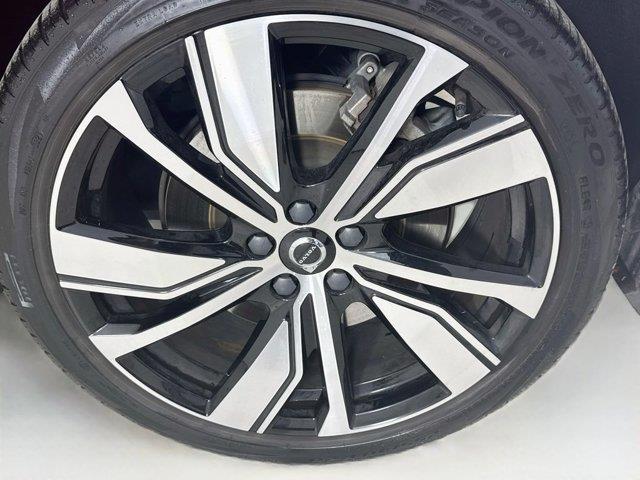2021 Volvo XC40 - $22,869