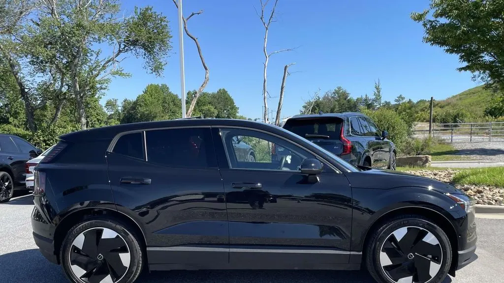 2025 Volvo EX30 Twin Ultra