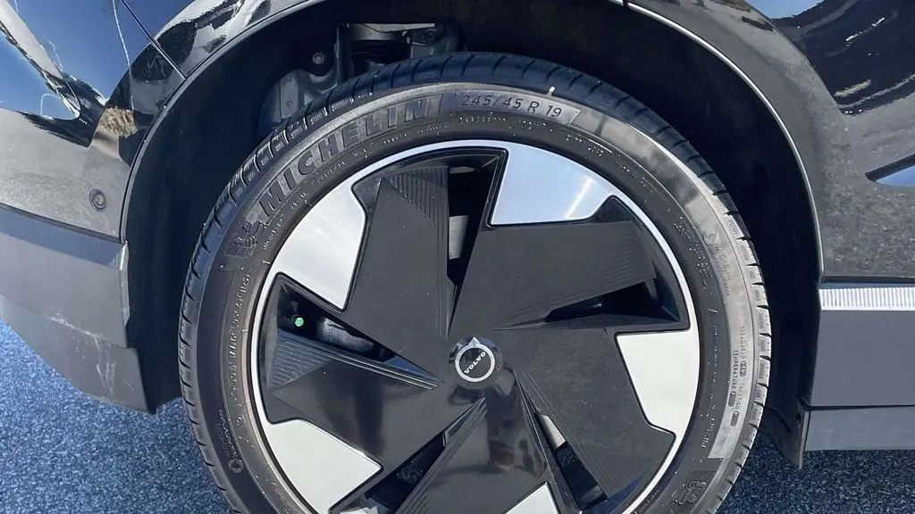 2025 Volvo EX30 Twin Ultra