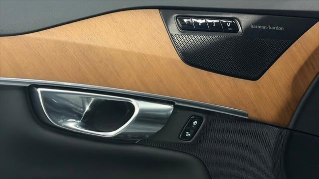 2023 Volvo XC90 Recharge T8 Plus Bright Theme 6P